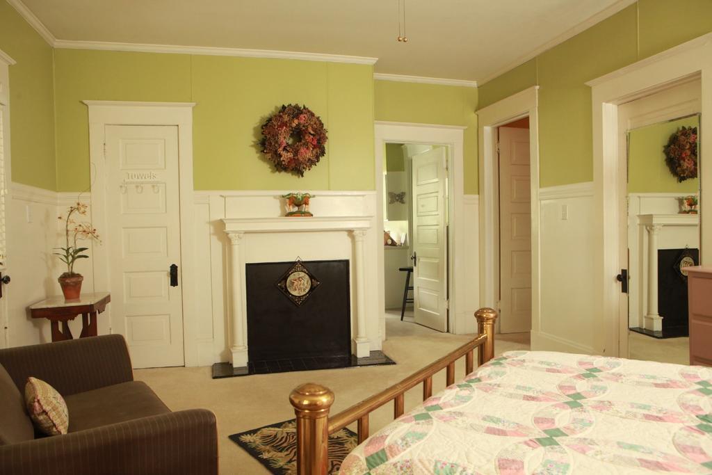 The Dailey Renewal Retreat B & B Greensboro Pokoj fotografie